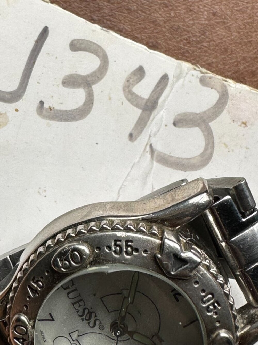 Vintage Guess Womens Watch Silver Tone White Dial Faceted Crystal Working 7" - Picture 13 of 13